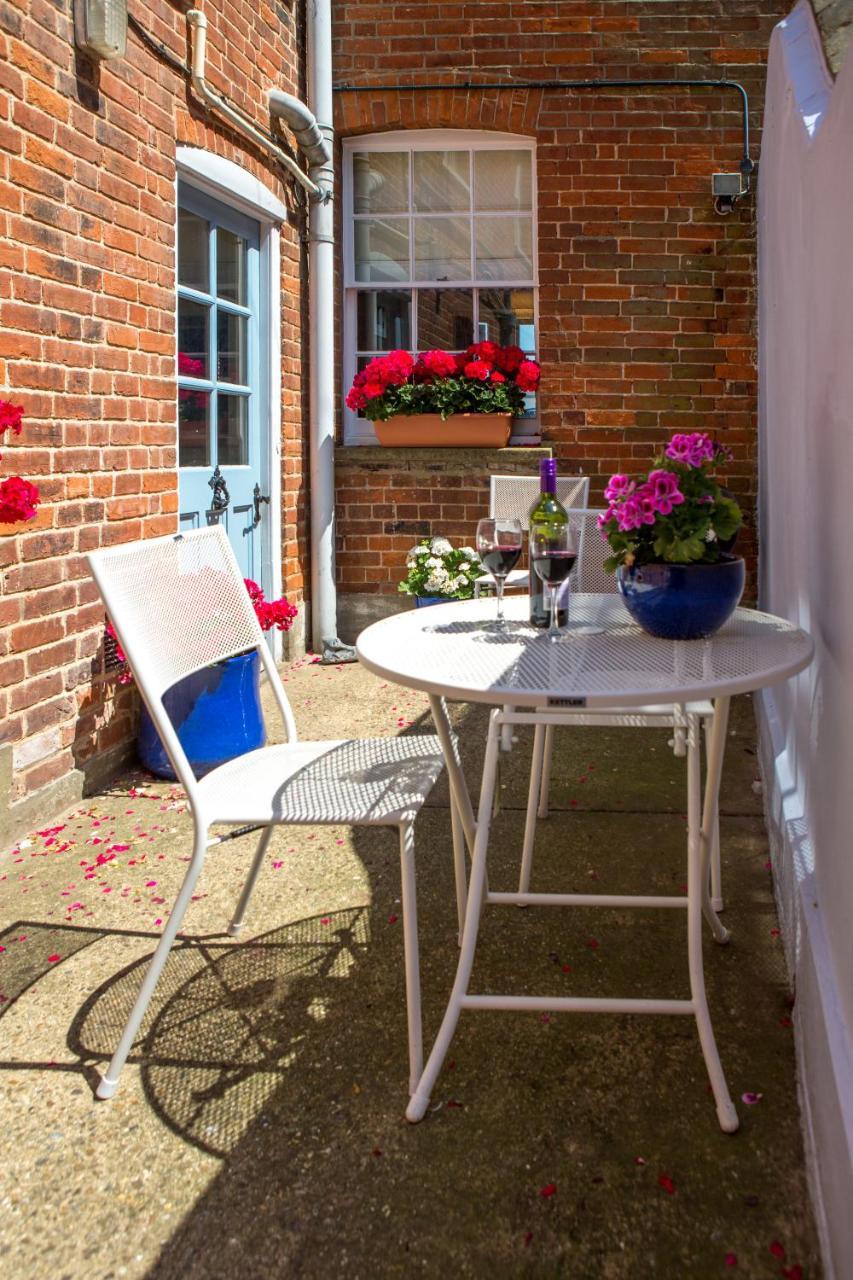 14 Market Cross Place - Beachfront Location With Lovely Sea Views - Aldeburgh Coastal Cottages Екстериор снимка