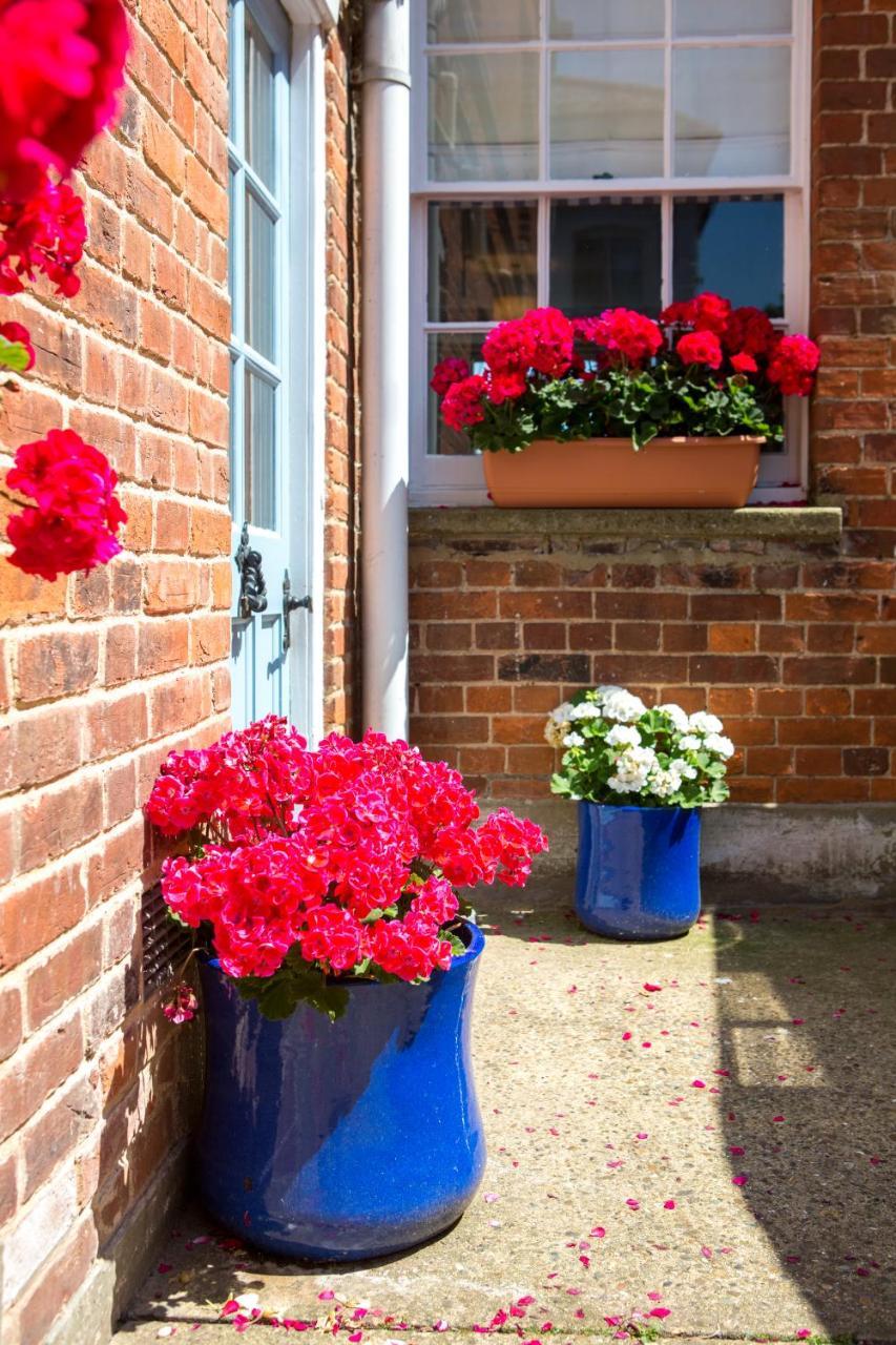 14 Market Cross Place - Beachfront Location With Lovely Sea Views - Aldeburgh Coastal Cottages Екстериор снимка