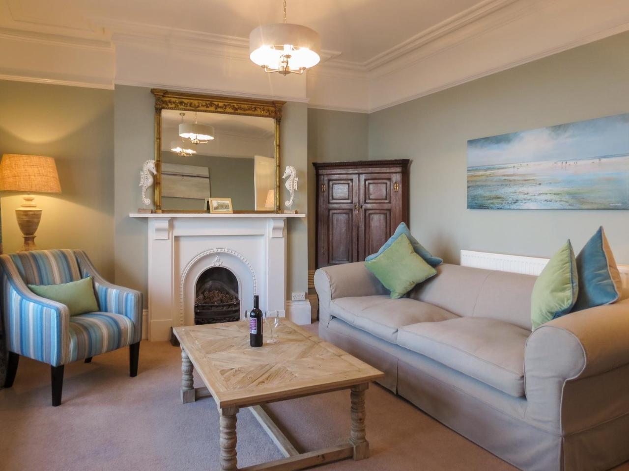 14 Market Cross Place - Beachfront Location With Lovely Sea Views - Aldeburgh Coastal Cottages Екстериор снимка